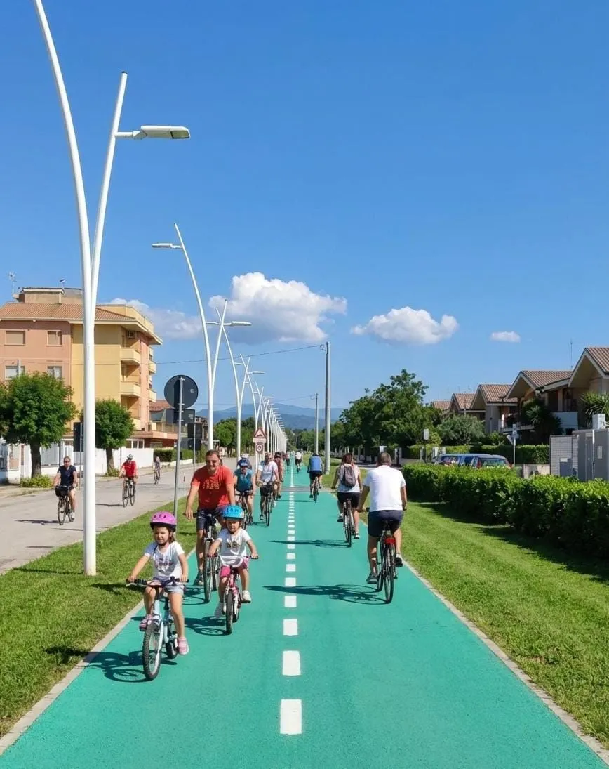 La comoda pista ciclabile costiera